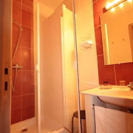 Des Arts, Artisanal Et Independant Hotel 2*