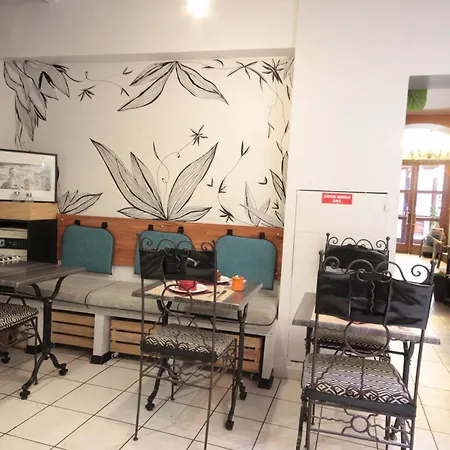 Des Arts, Artisanal Et Independant Hotel 2*
