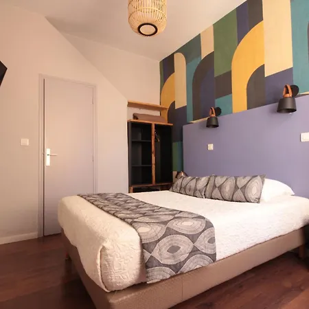Des Arts, Artisanal Et Independant Hotel