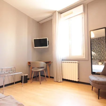Des Arts, Artisanal Et Independant Hotel