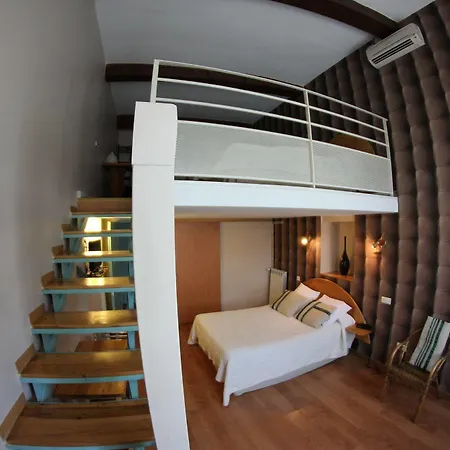 Des Arts, Artisanal Et Independant Hotel