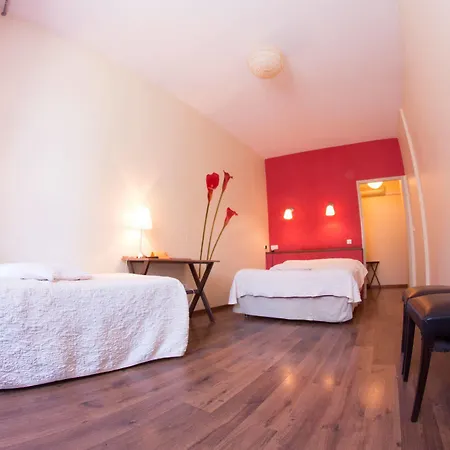 Des Arts, Artisanal Et Independant Hotel 2*