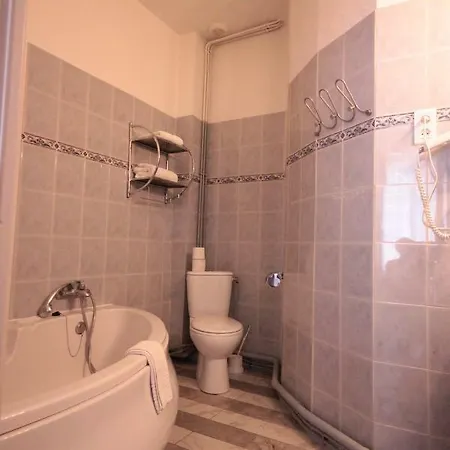 Des Arts, Artisanal Et Independant Hotel 2*