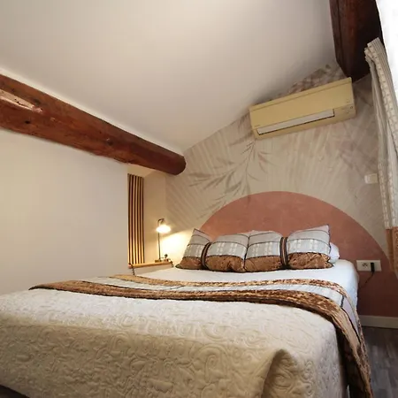 Des Arts, Artisanal Et Indépendant Hotel 2*