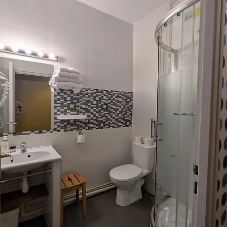 Des Arts, Artisanal Et Independant فندق 2*