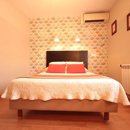 Des Arts, Artisanal Et Independant فندق 2*