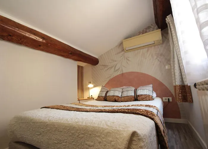 Des Arts, Artisanal Et Independant Szálloda 2*