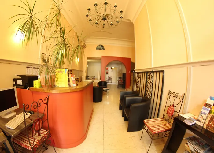 Des Arts, Artisanal Et Independant 2*