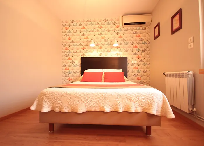 Des Arts, Artisanal Et Independant Szálloda 2*