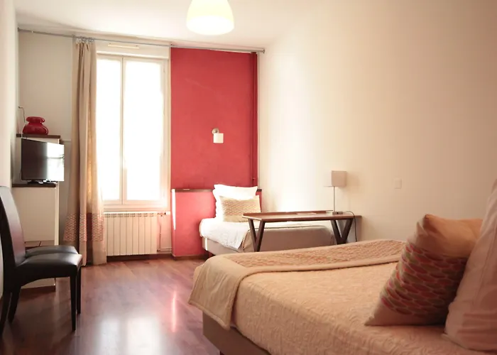 Des Arts, Artisanal Et Independant Szálloda 2*