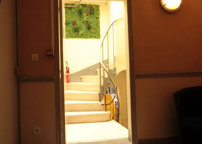 Des Arts, Artisanal Et Independant Szálloda 2*