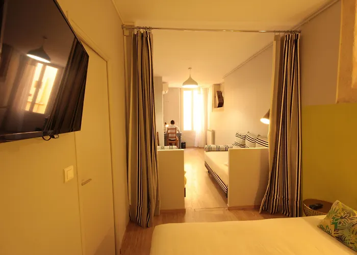 Des Arts, Artisanal Et Independant Szálloda 2*