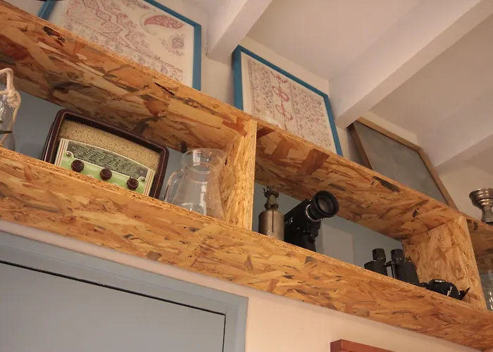 Des Arts, Artisanal Et Independant 2*